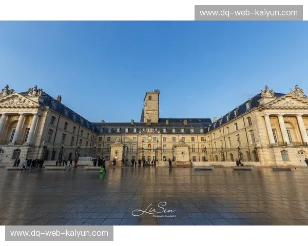 第戎vs马赛：勃艮第醇香与蔚蓝海岸风情，一场跨越法兰西的感官盛宴